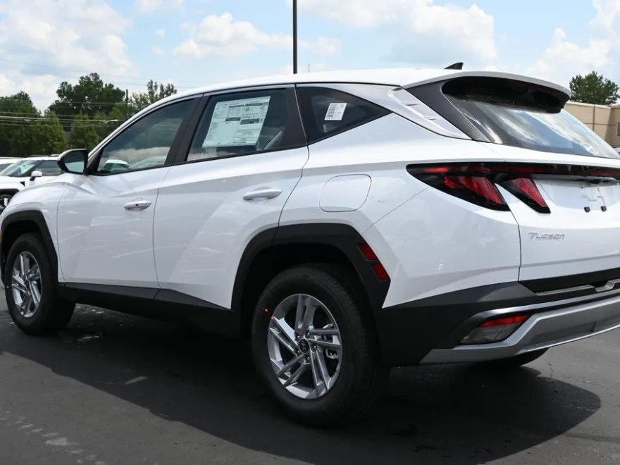 2025 Hyundai Tucson SE photo 1