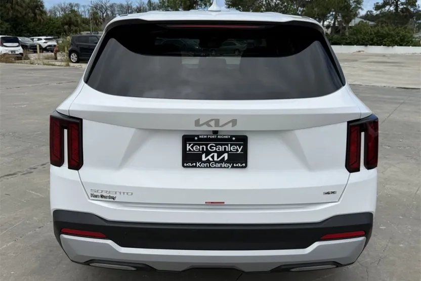 2026 Kia Sorento LX photo 1