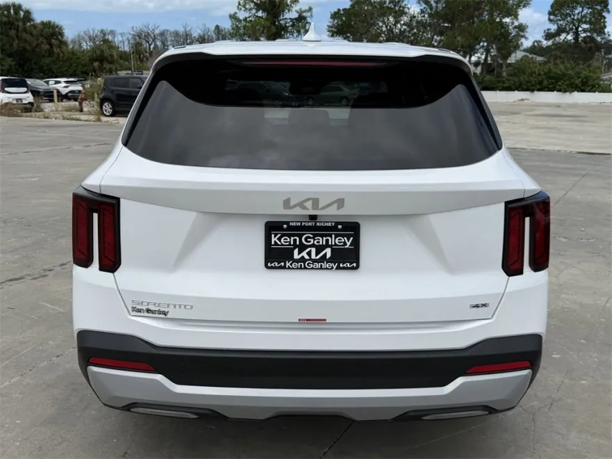 2026 Kia Sorento LX photo 1