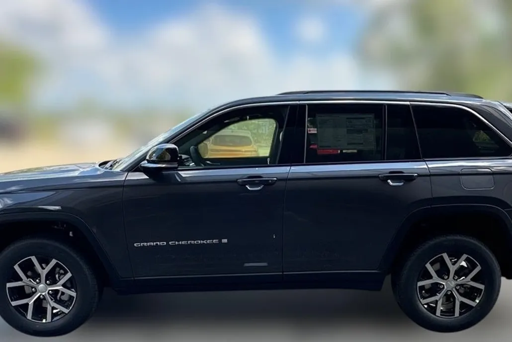 2025 Jeep Grand Cherokee Limited photo 1