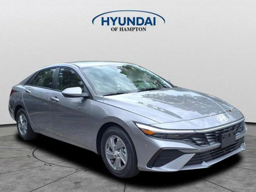 2025 Hyundai Elantra SE photo 1