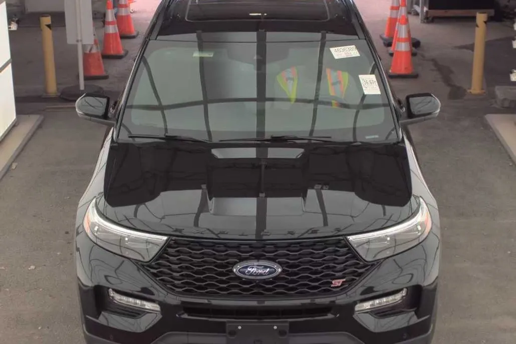 2023 Ford Explorer ST photo 1