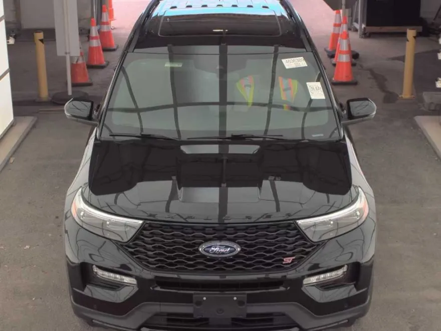 2023 Ford Explorer ST photo 1