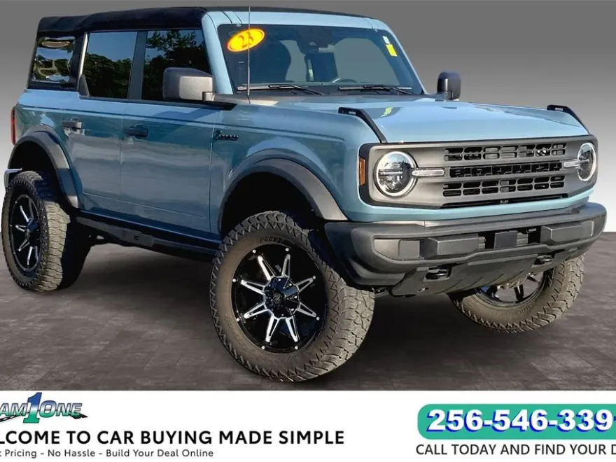 2023 Ford Bronco Base photo 1