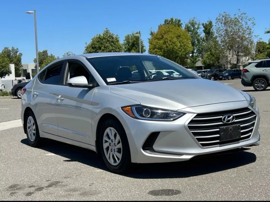 2018 Hyundai Elantra SE photo 1