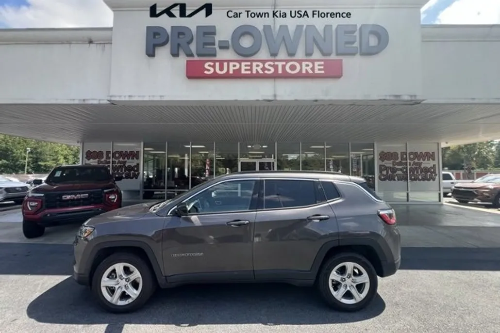 2024 Jeep Compass Latitude photo 1