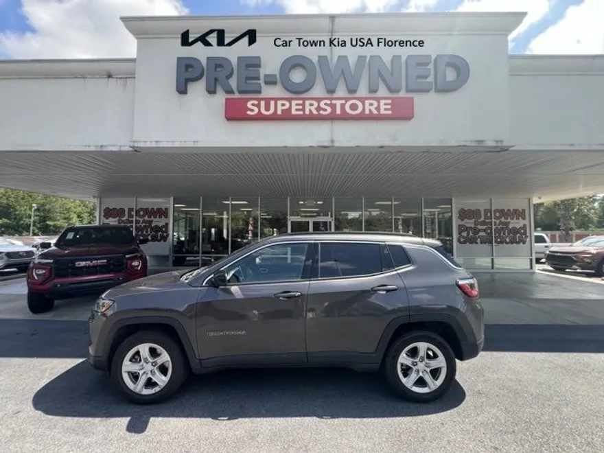 2024 Jeep Compass Latitude photo 1