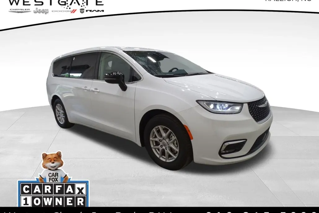 2024 Chrysler Pacifica Touring L photo 1