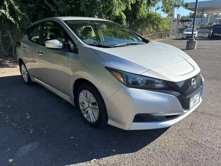 2023 Nissan Leaf S photo 1