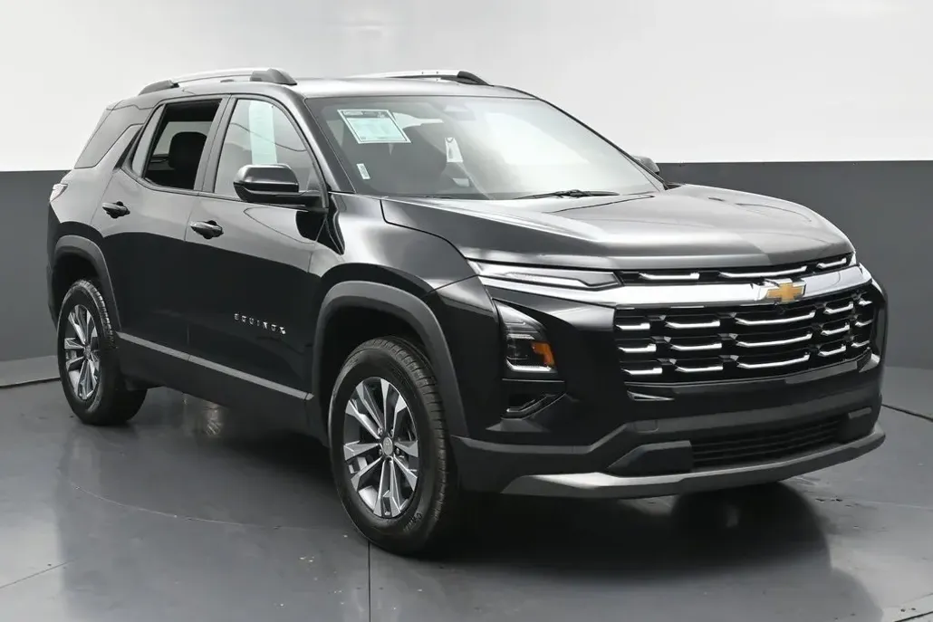 2025 Chevrolet Equinox LT photo 1