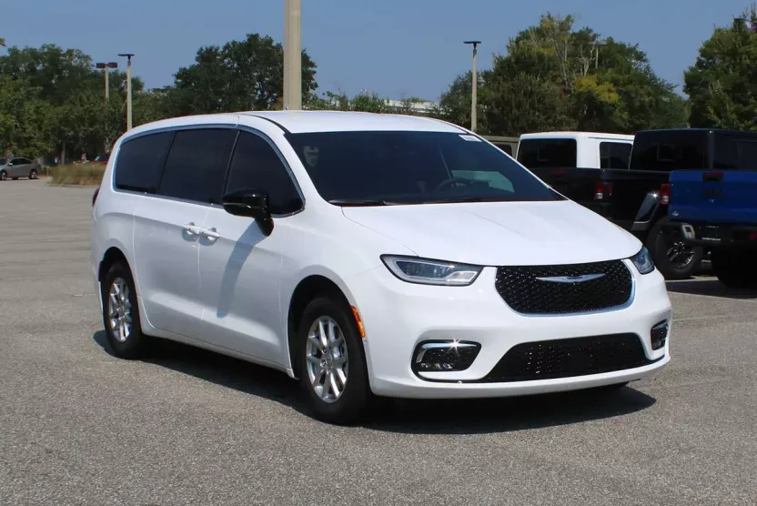 2026 Chrysler Pacifica photo 1