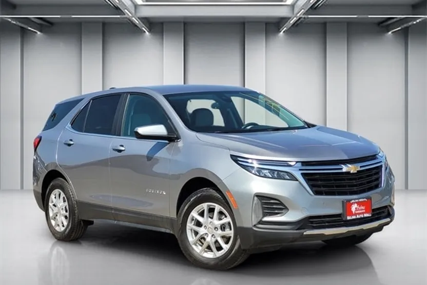 2023 Chevrolet Equinox LT photo 1