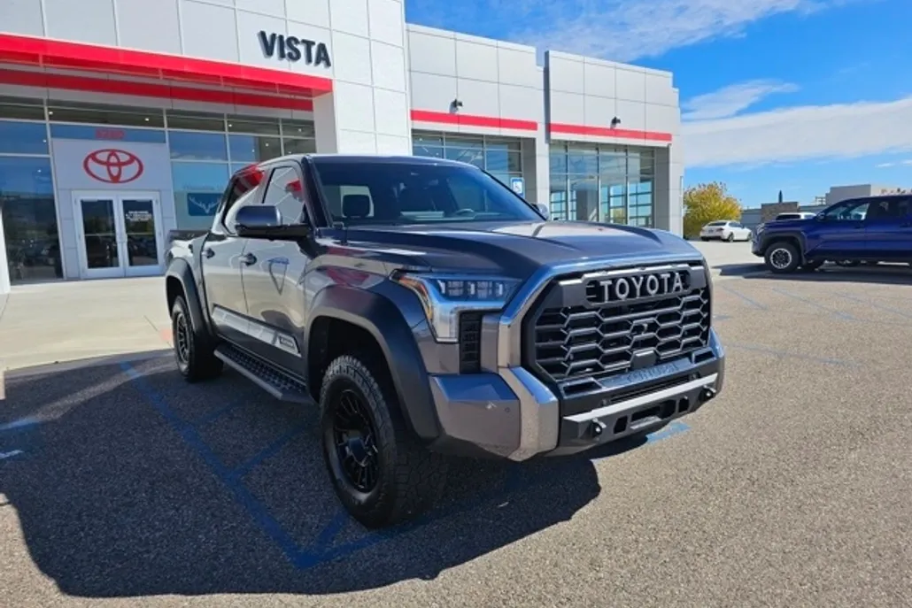 2024 Toyota Tundra Platinum photo 1