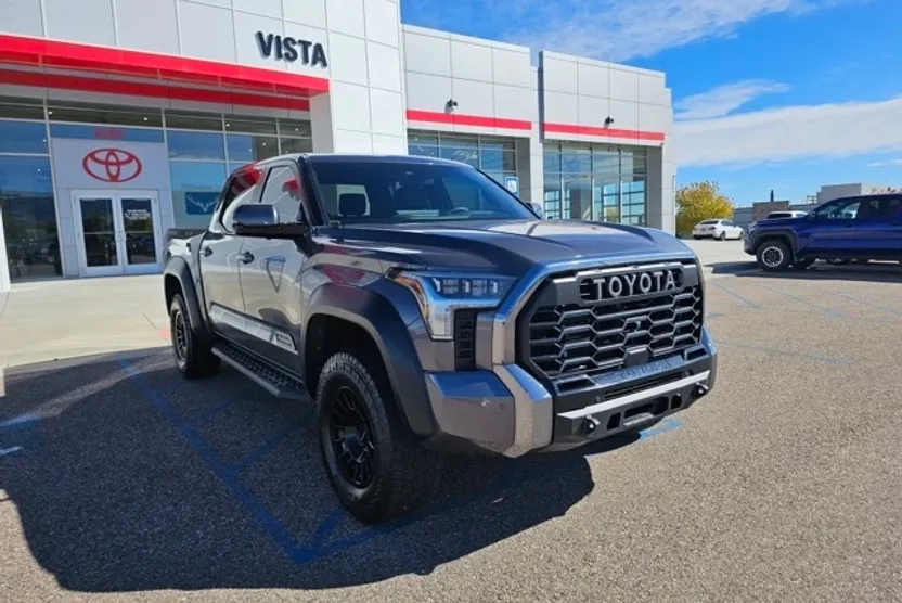 2024 Toyota Tundra Platinum photo 1