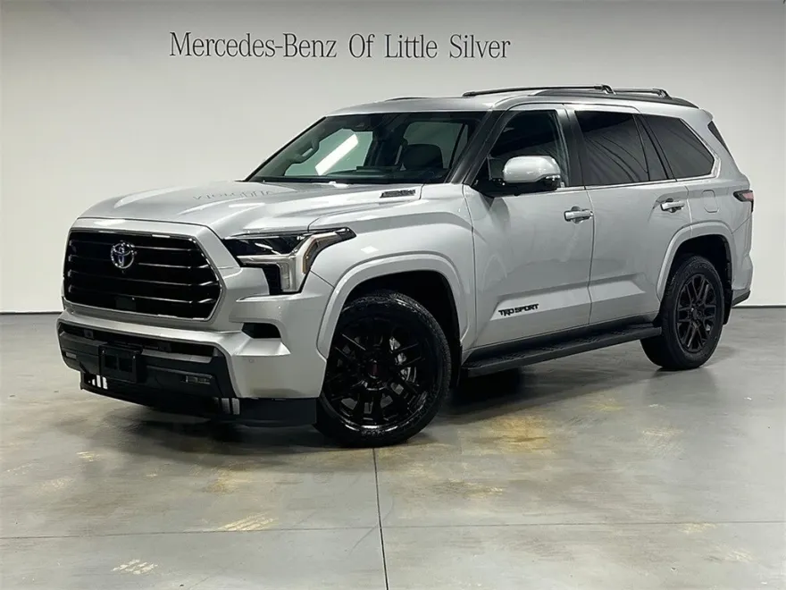 2024 Toyota Sequoia SR5 photo 1