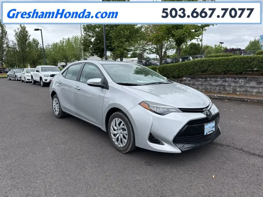 2017 Toyota Corolla LE photo 1