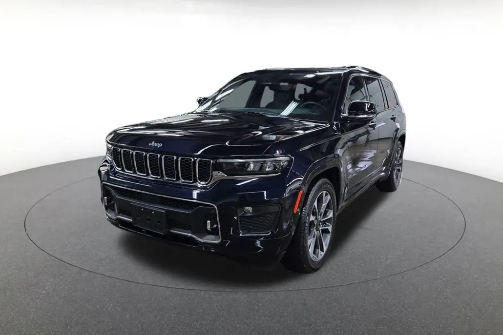 2023 Jeep Grand Cherokee Overland photo 1