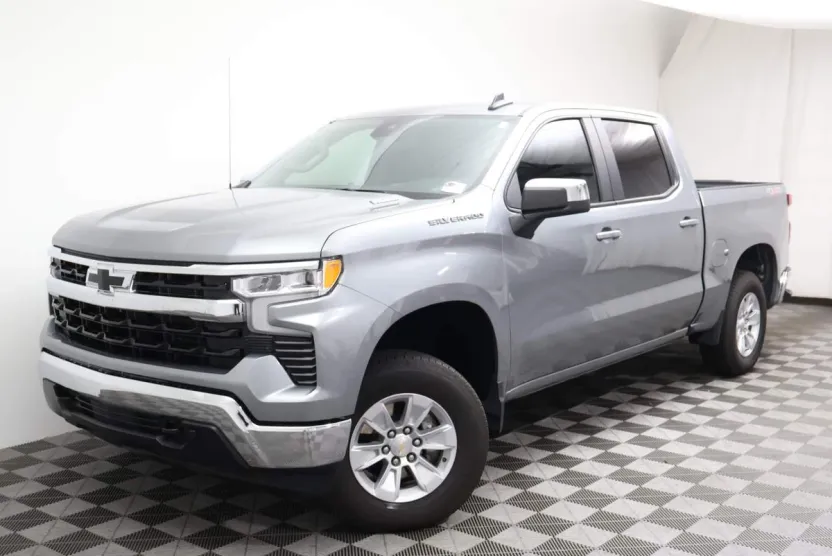 2025 Chevrolet Silverado 1500 LT photo 1