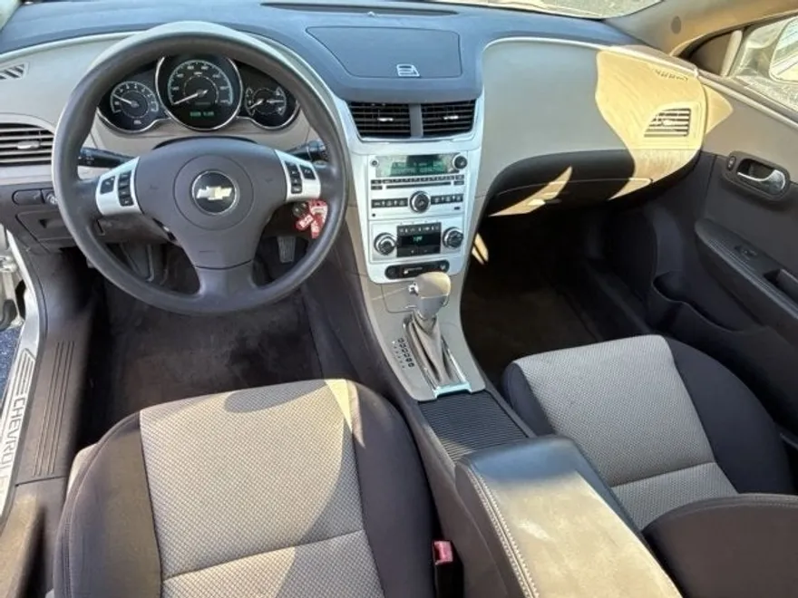 2010 Chevrolet Malibu Hybrid photo 1