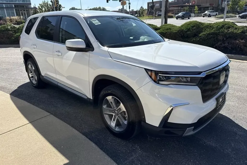2025 Honda Pilot EX-L photo 1