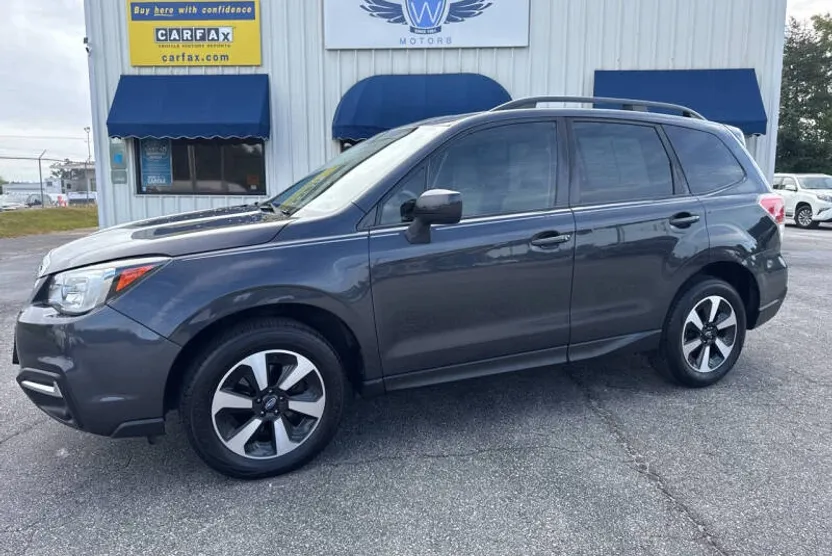 2017 Subaru Forester 2.5i Premium photo 1