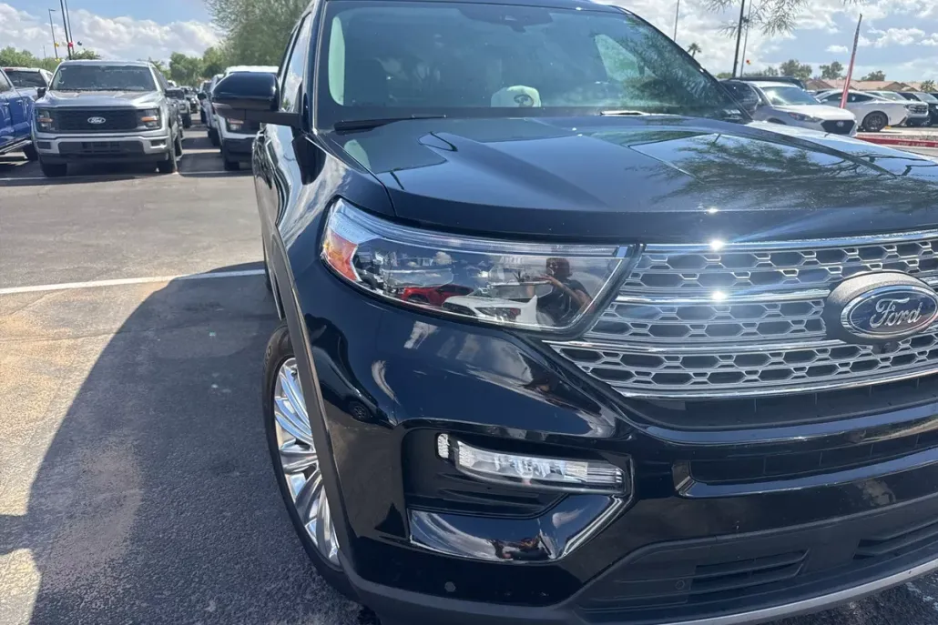 2023 Ford Explorer Limited photo 1