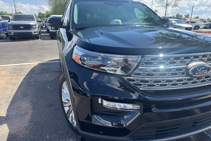2023 Ford Explorer Limited photo 1