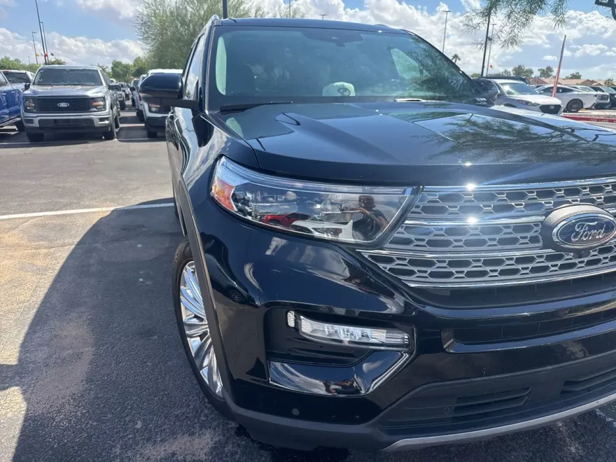 2023 Ford Explorer Limited photo 1