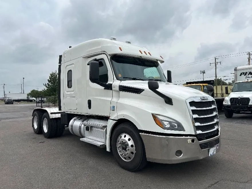 2020 Freightliner Cascadia 126" Sleeper Cab photo 1