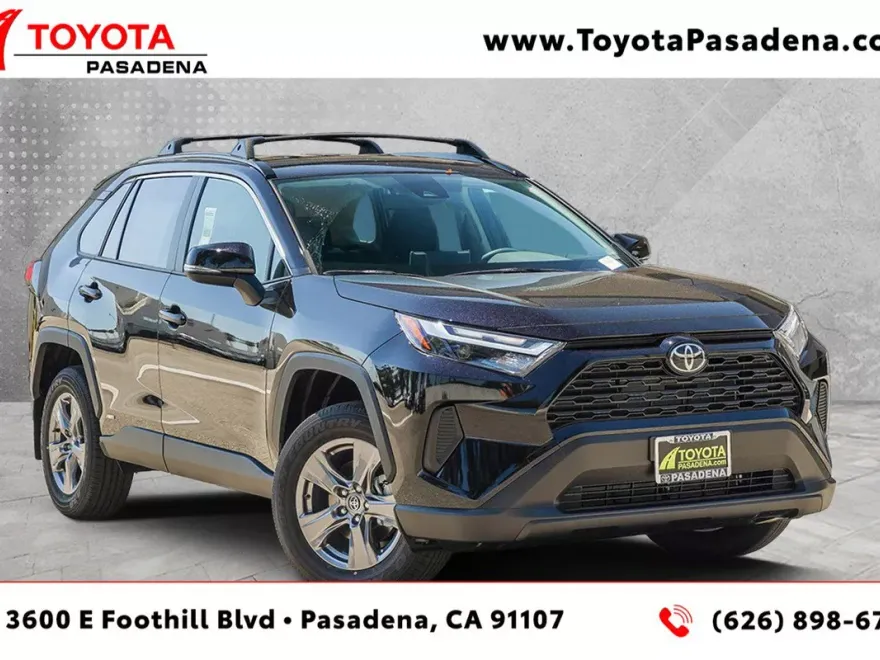 2025 Toyota RAV4 Hybrid LE photo 1