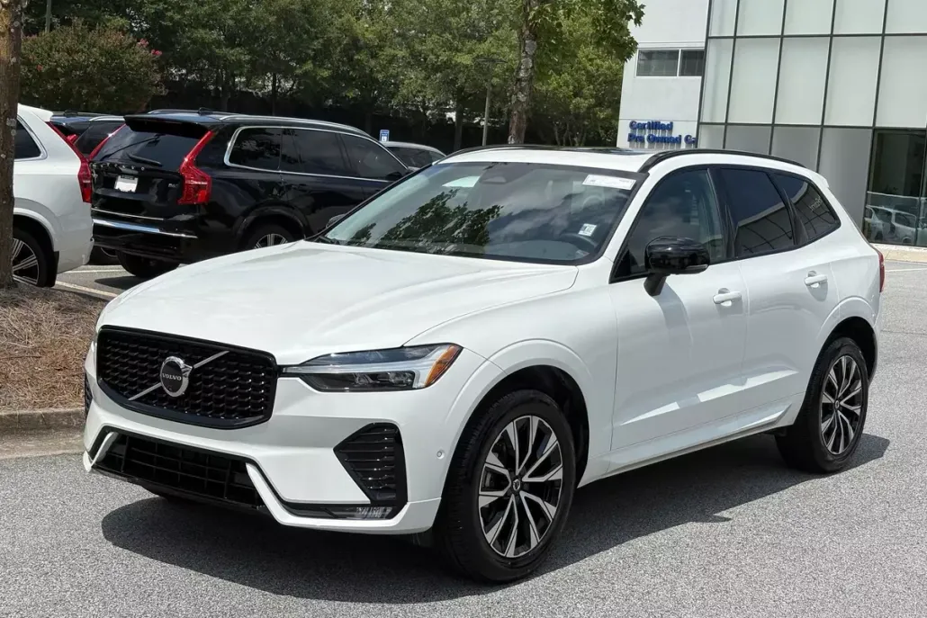 2025 Volvo XC60 B5 Plus photo 1
