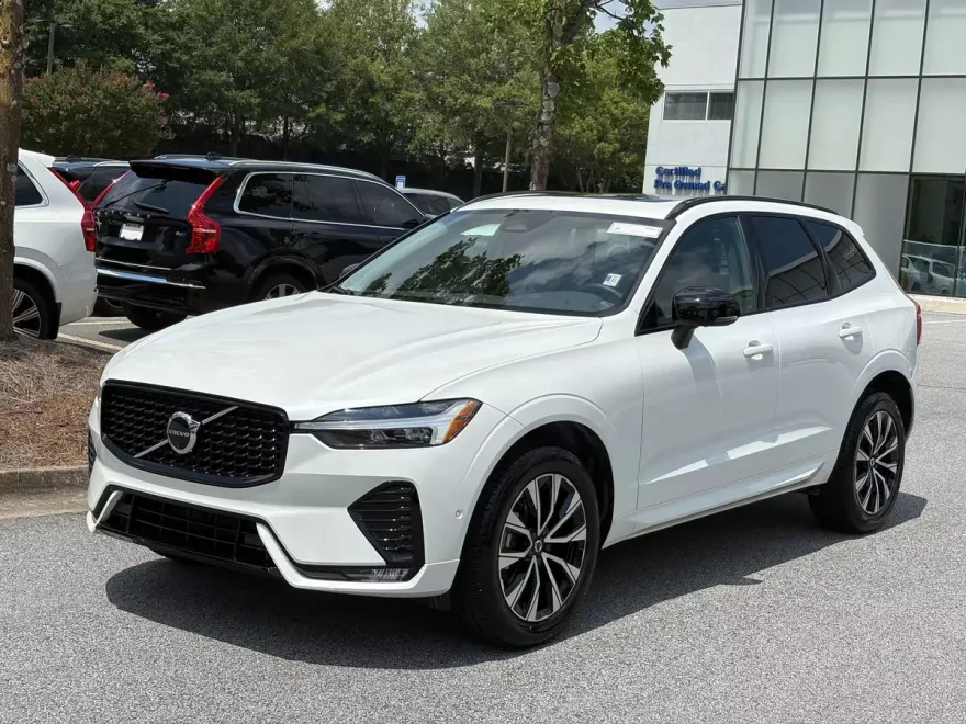 2025 Volvo XC60 B5 Plus photo 1