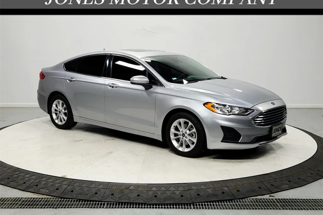 2020 Ford Fusion SE photo 1