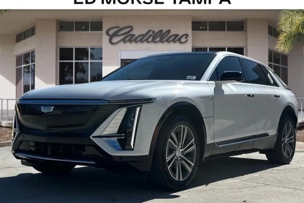 2025 Cadillac Lyriq Luxury photo 1