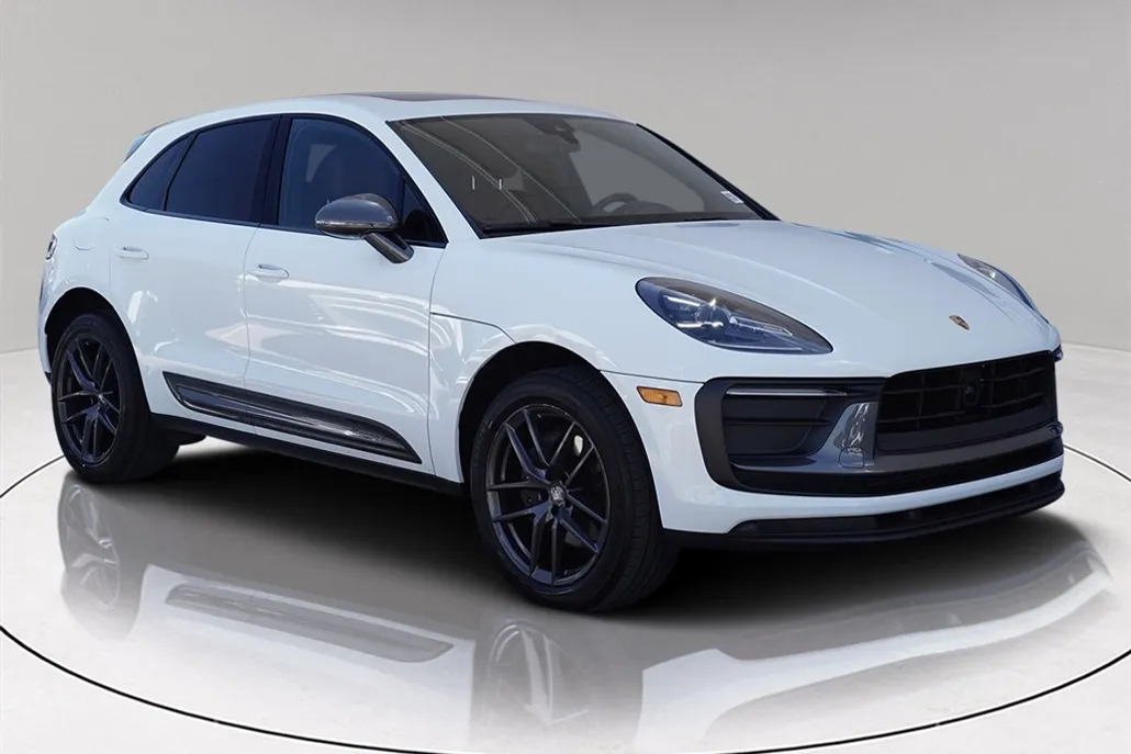 2023 Porsche Macan T photo 1