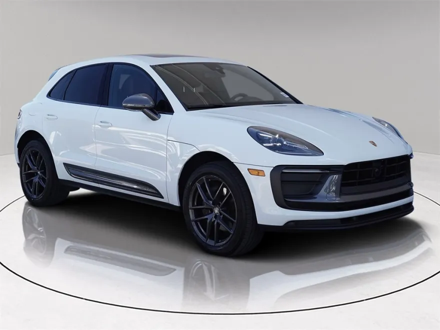 2023 Porsche Macan T photo 1