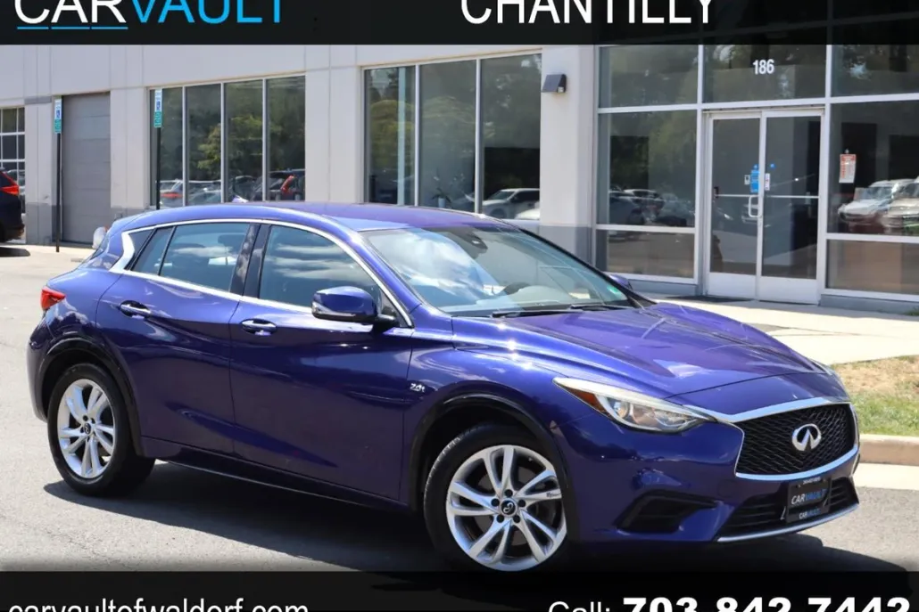 2017 Infiniti QX30 Base photo 1