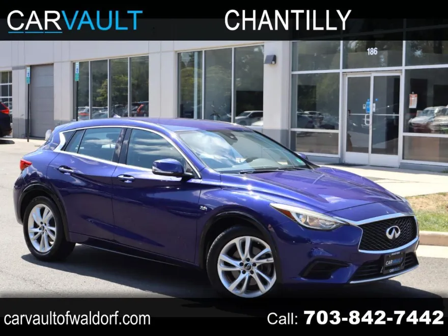 2017 Infiniti QX30 Base photo 1