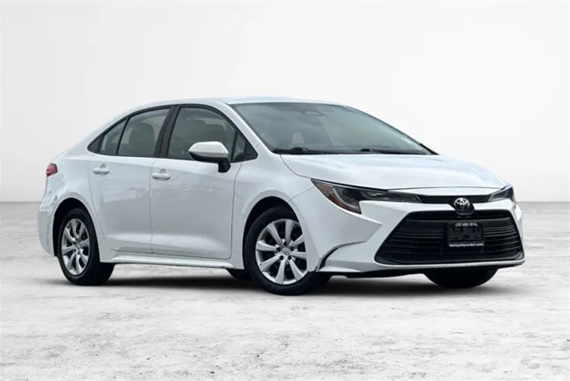 2024 Toyota Corolla LE photo 1