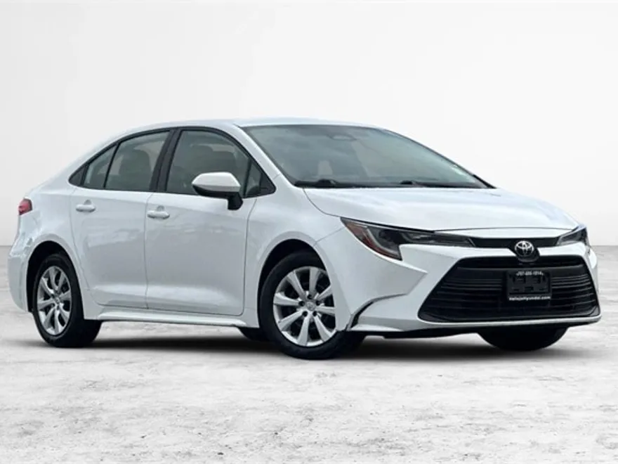 2024 Toyota Corolla LE photo 1