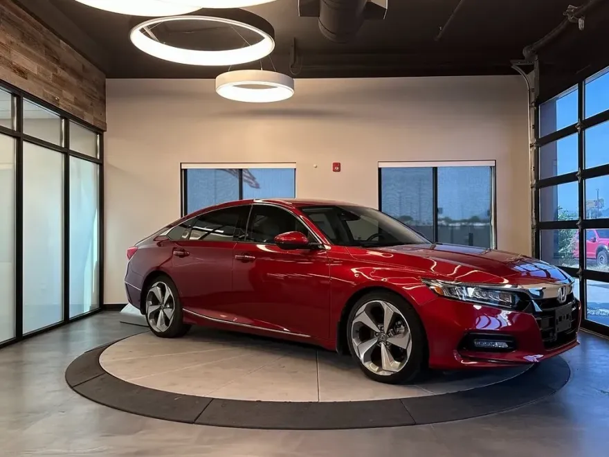 2018 Honda Accord Touring photo 1