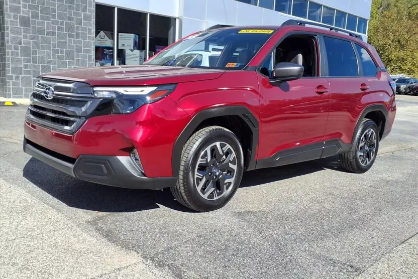 2025 Subaru Forester Premium photo 1