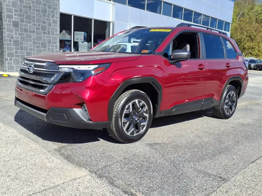 2025 Subaru Forester Premium photo 1
