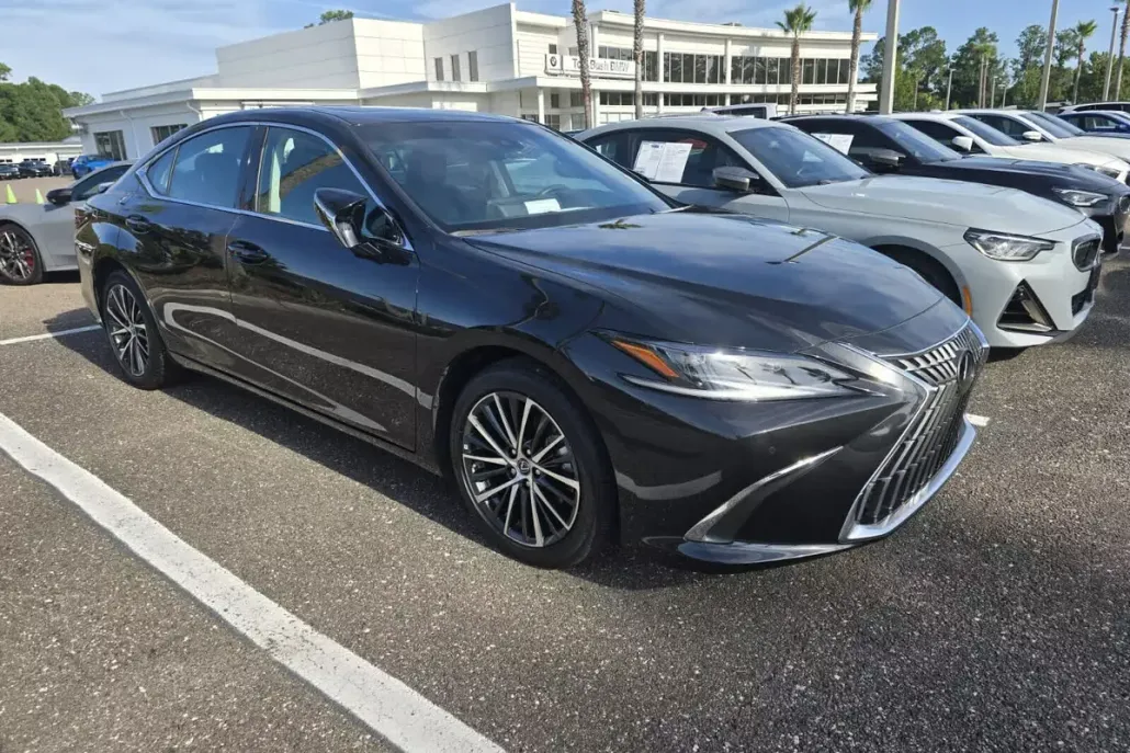 2024 Lexus ES 300h Premium photo 1
