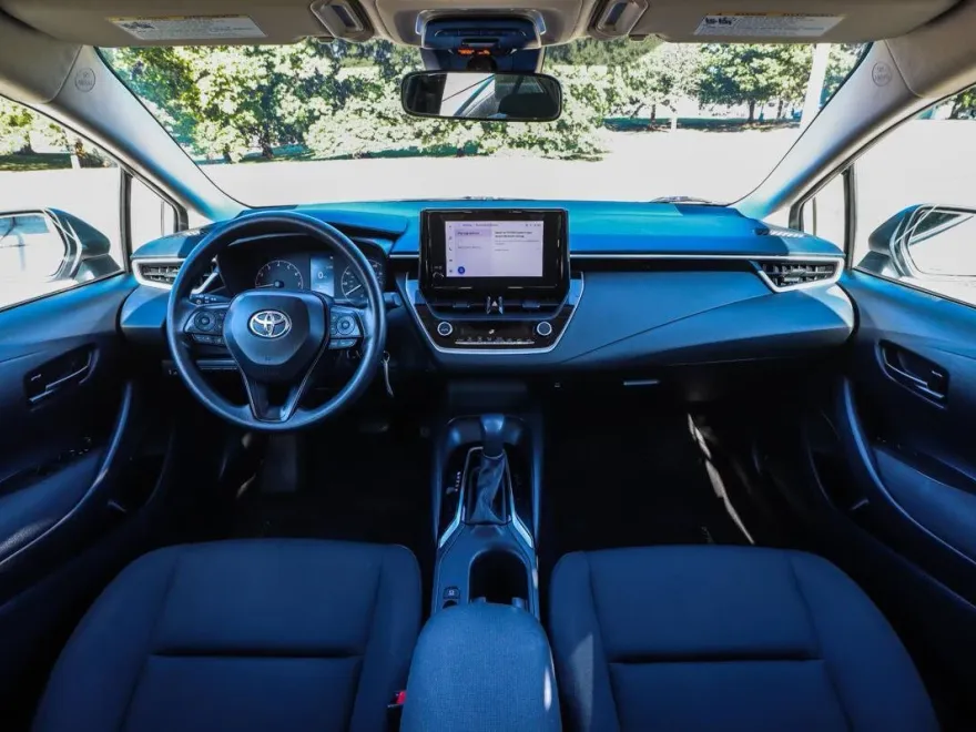 2024 Toyota Corolla LE photo 1