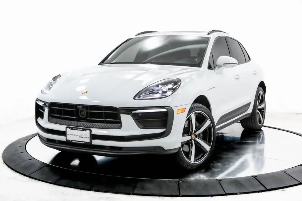 2024 Porsche Macan Base photo 1