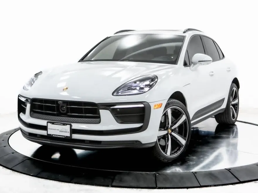 2024 Porsche Macan Base photo 1