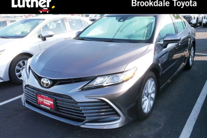 2022 Toyota Camry LE photo 1