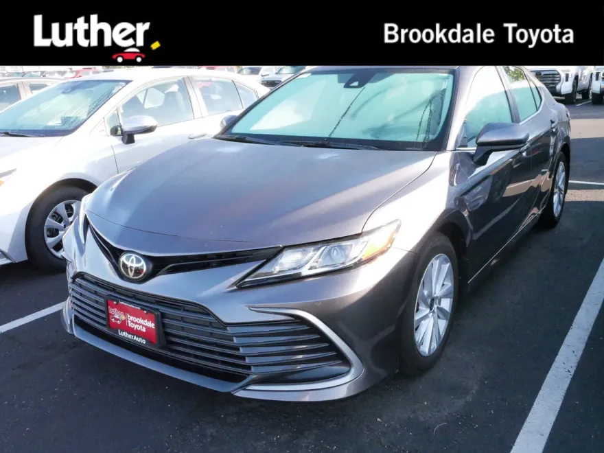 2022 Toyota Camry LE photo 1