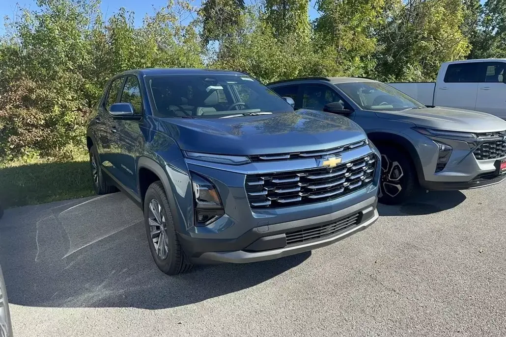 2026 Chevrolet Equinox LT photo 1